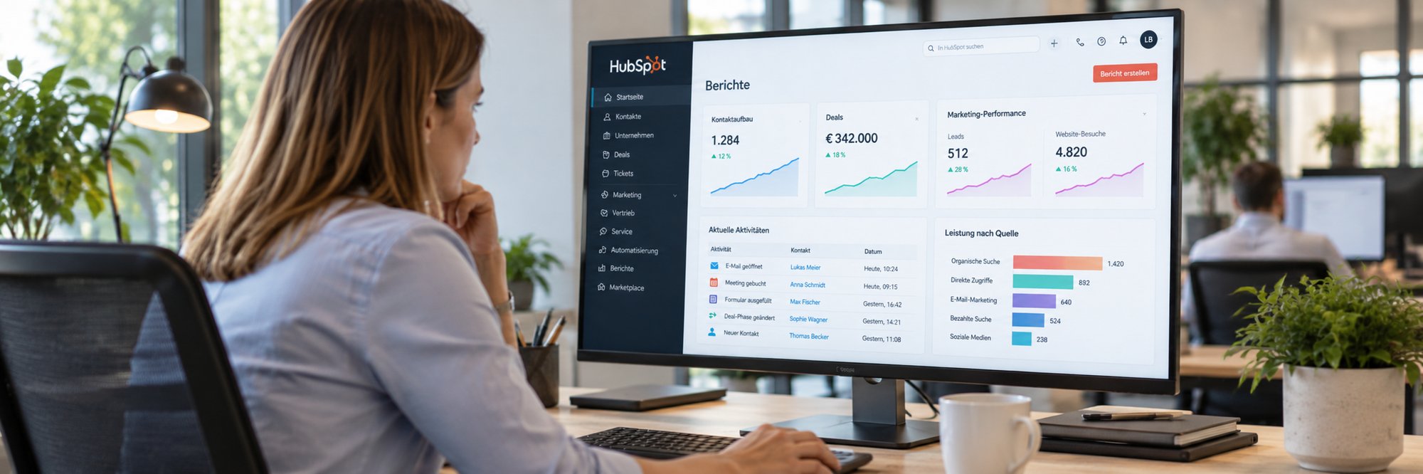 Moderne Büroarbeit am HubSpot-Dashboard