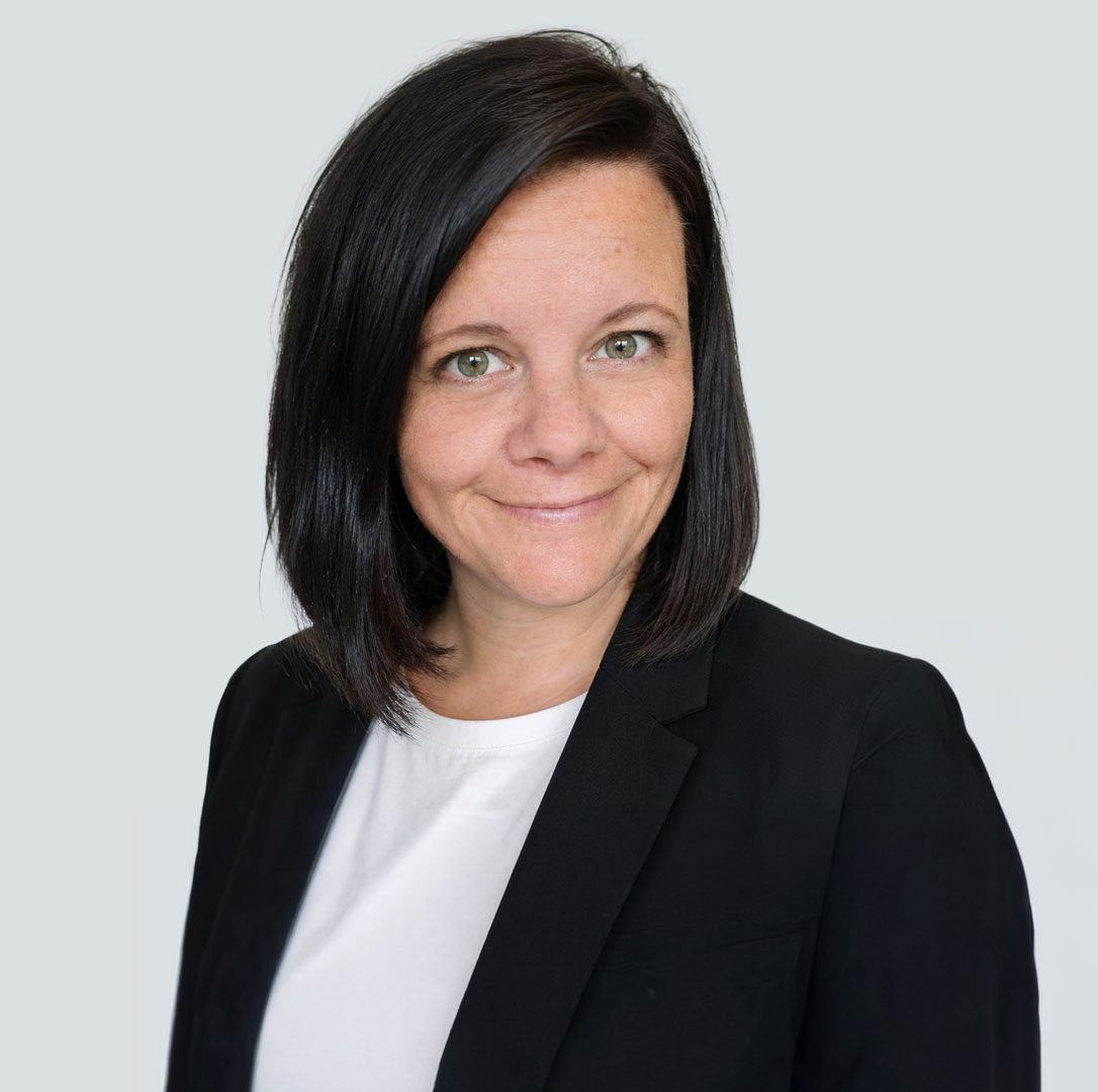 julia-busch-neutral